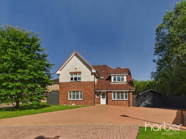 5 bedroom detached house for sale
