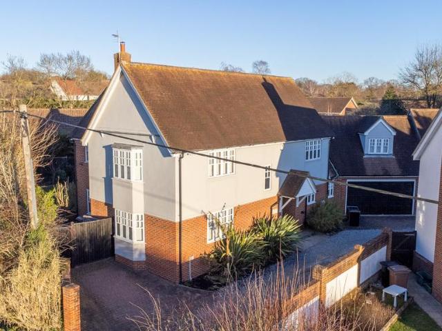 5 bedroom detached house for sale