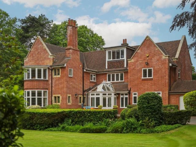 5 bedroom detached house for sale