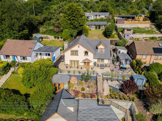 5 bedroom detached house for sale