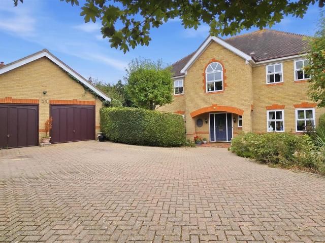 5 bedroom detached house for sale