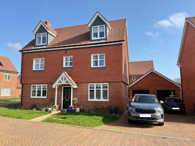 5 bedroom detached house for sale