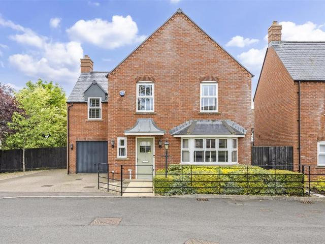 5 bedroom detached house for sale