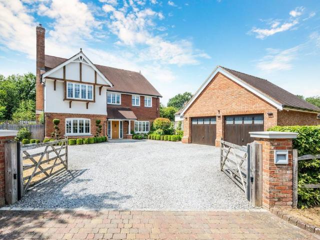 5 bedroom detached house for sale