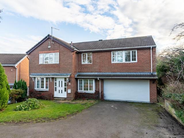 5 bedroom detached house for sale