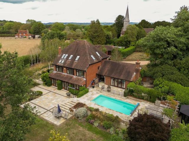 5 bedroom detached house for sale