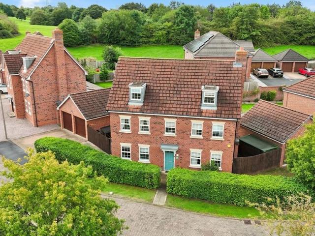 5 bedroom detached house for sale