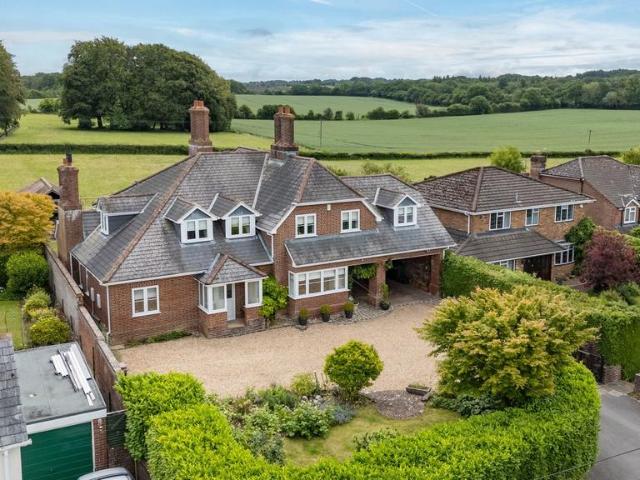 5 bedroom detached house for sale
