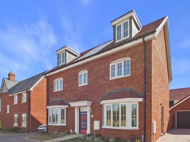 5 bedroom detached house for sale