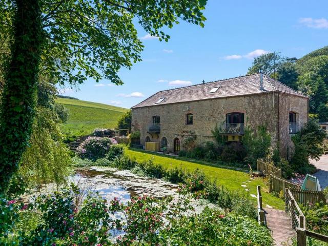 8 bedroom detached house for sale