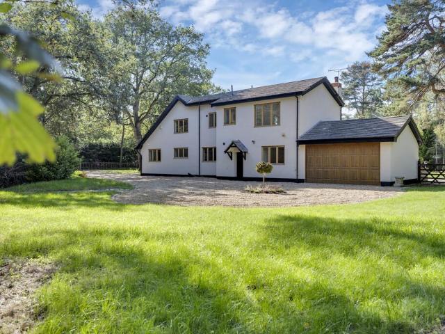 5 bedroom detached house for sale