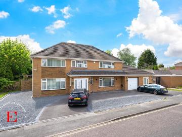 5 bedroom detached house for sale