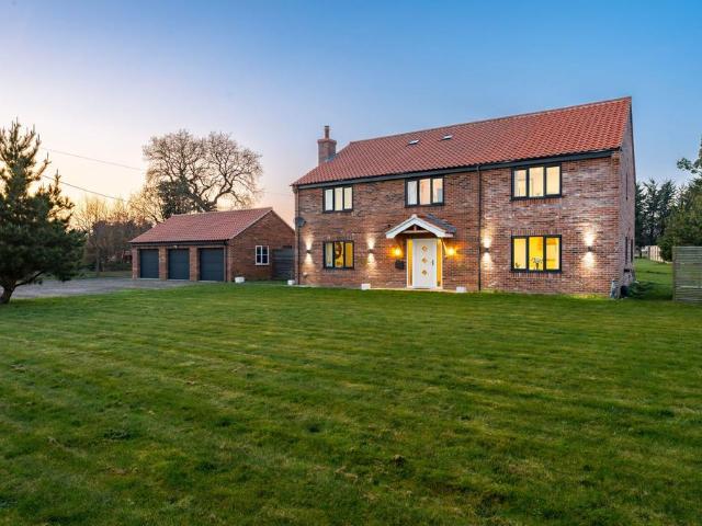 5 bedroom detached house for sale