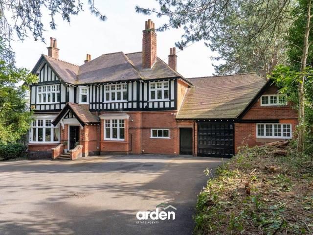 5 bedroom detached house for sale