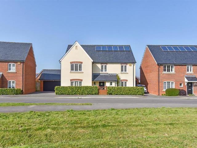 5 bedroom detached house for sale