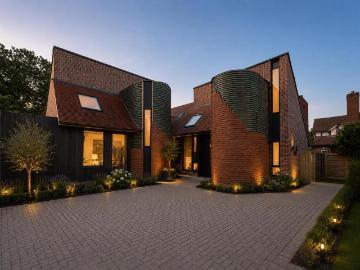 5 bedroom detached house for sale
