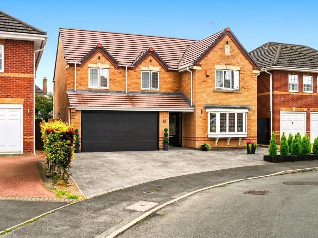 5 bedroom detached house for sale