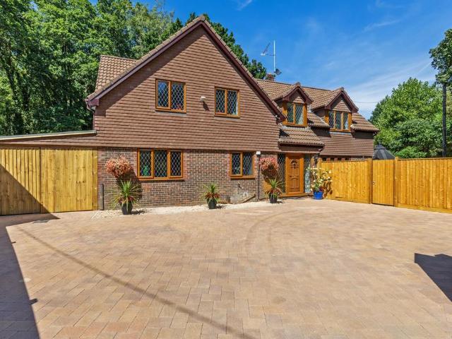5 bedroom detached house for sale