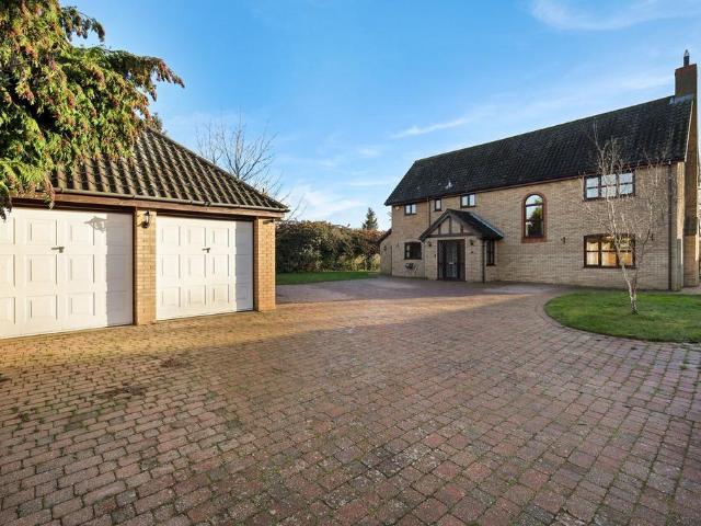 5 bedroom detached house for sale
