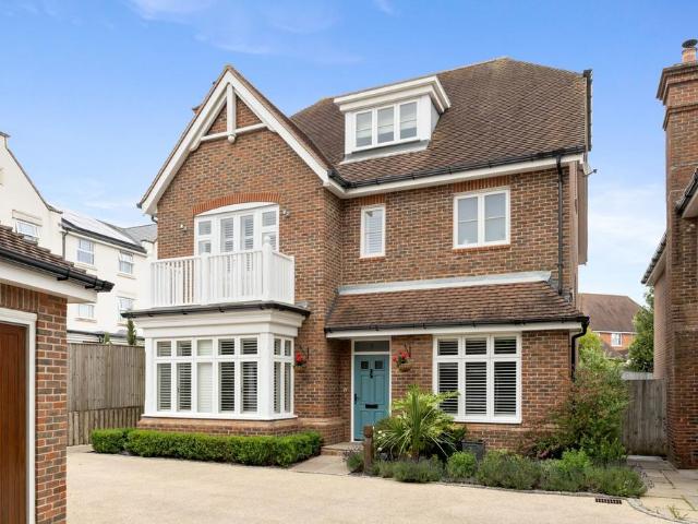5 bedroom detached house for sale