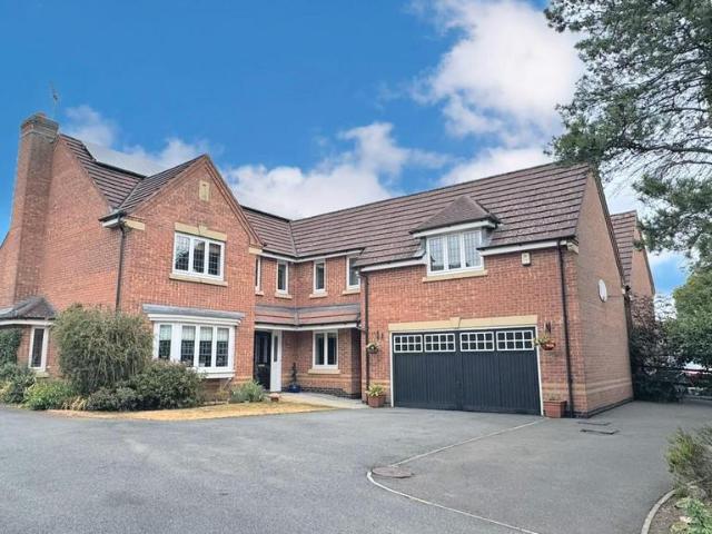 5 bedroom detached house for sale