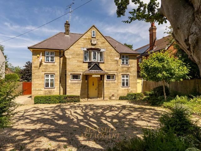 5 bedroom detached house for sale