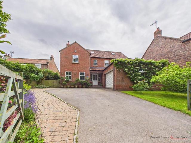 5 bedroom detached house for sale