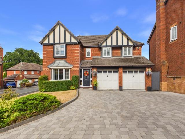 5 bedroom detached house for sale