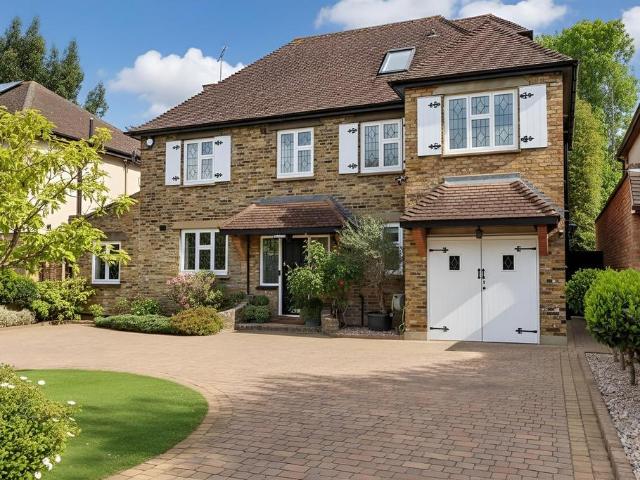 5 bedroom detached house for sale