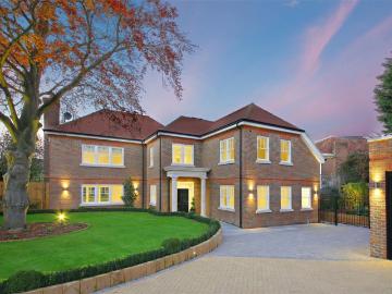 5 bedroom detached house for sale