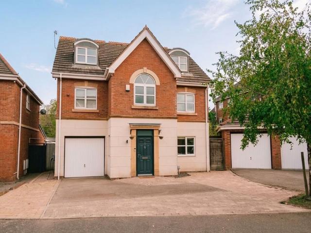 5 bedroom detached house for sale