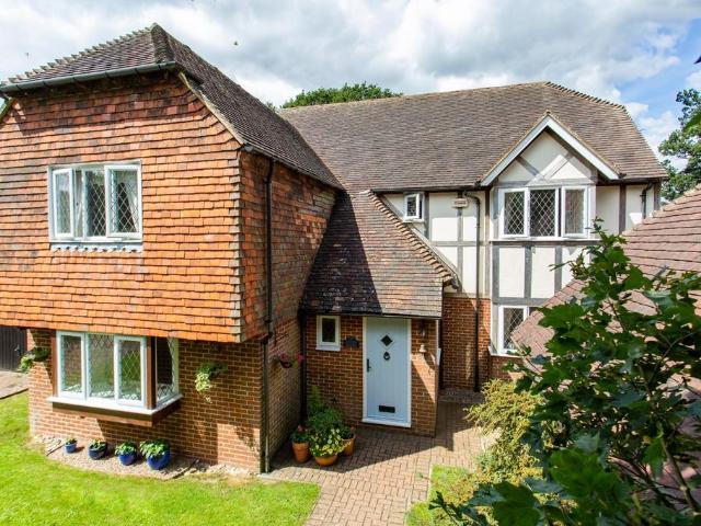 5 bedroom detached house for sale