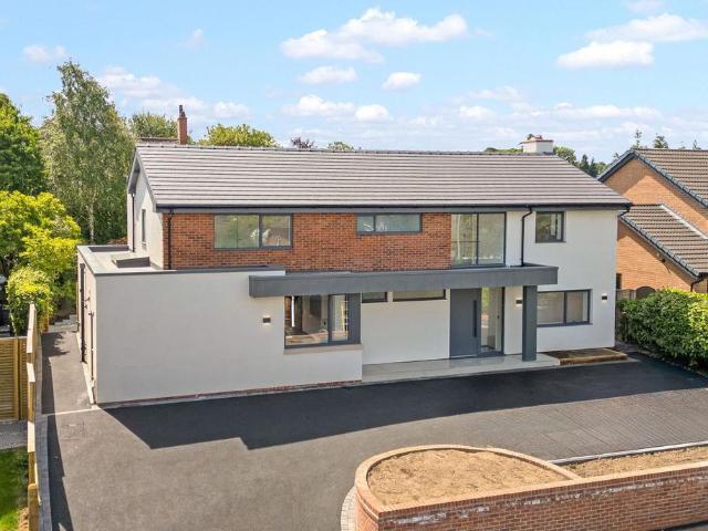 5 bedroom detached house for sale