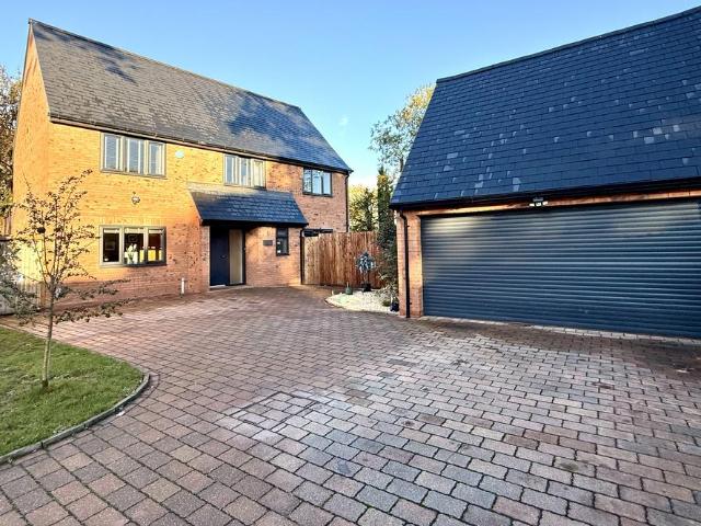 5 bedroom detached house for sale
