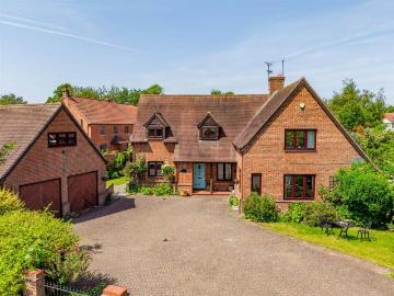 5 bedroom detached house for sale