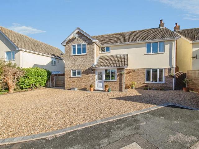 5 bedroom detached house for sale