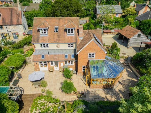 5 bedroom detached house for sale