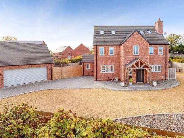 5 bedroom detached house for sale
