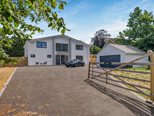 5 bedroom detached house for sale