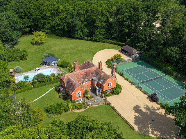 5 bedroom detached house for sale