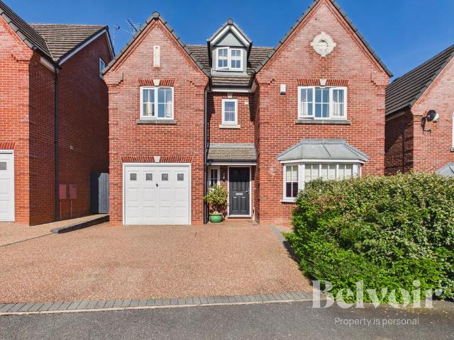 5 bedroom detached house for sale