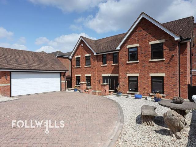 5 bedroom detached house for sale