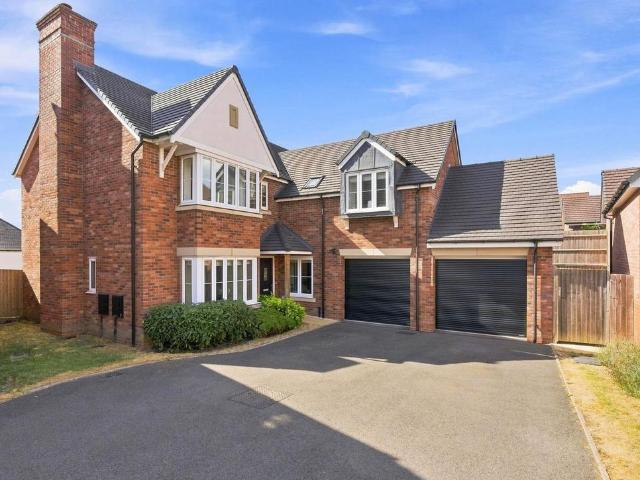 5 bedroom detached house for sale