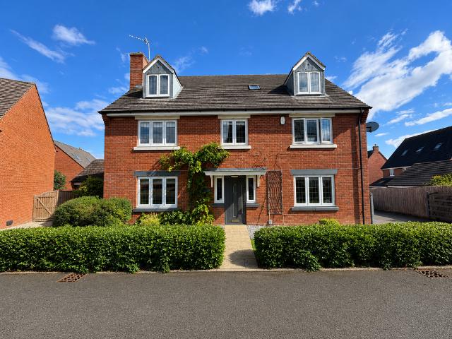 5 bedroom detached house for sale