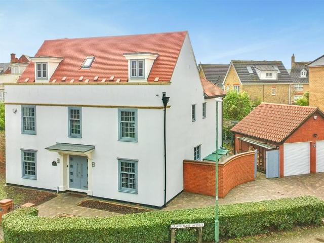5 bedroom detached house for sale