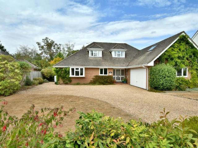 5 bedroom detached house for sale