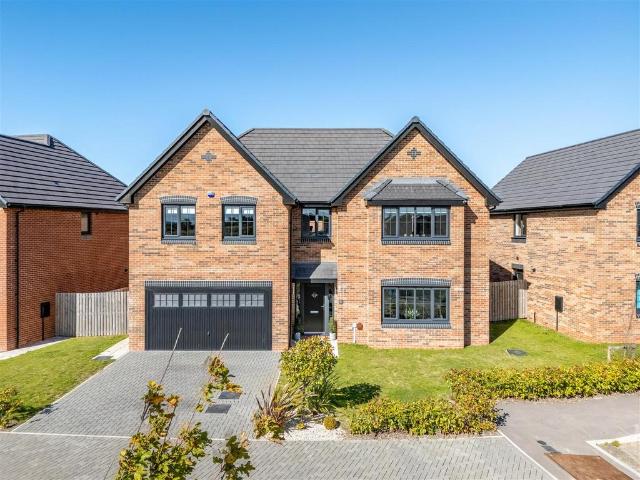 5 bedroom detached house for sale