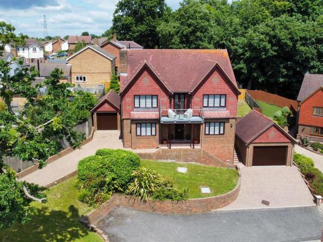 5 bedroom detached house for sale