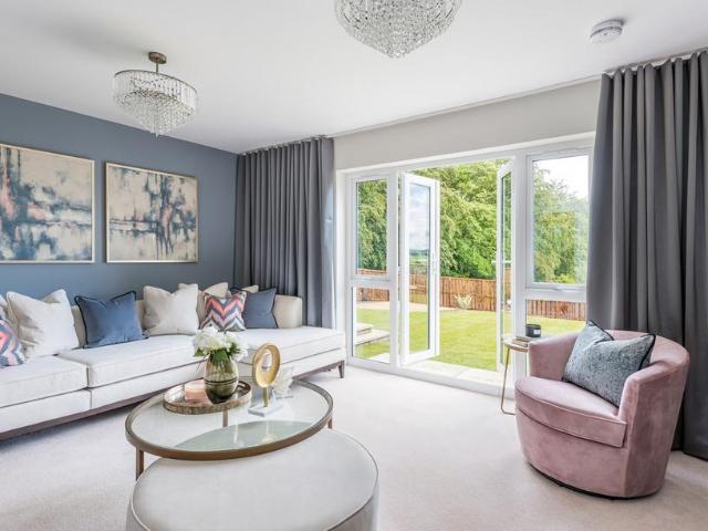 5 bedroom detached house for sale