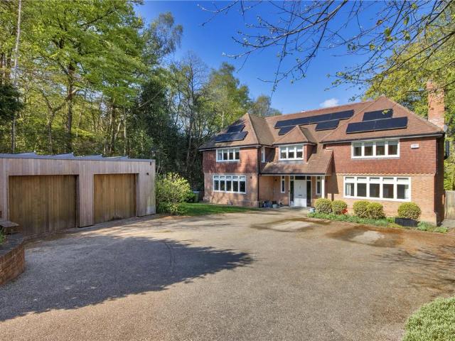5 bedroom detached house for sale